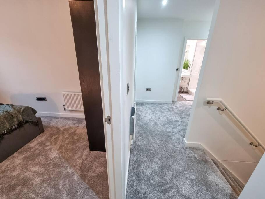 Stunning 4-Bedroom Townhouse With Free Parking Μάντσεστερ Εξωτερικό φωτογραφία