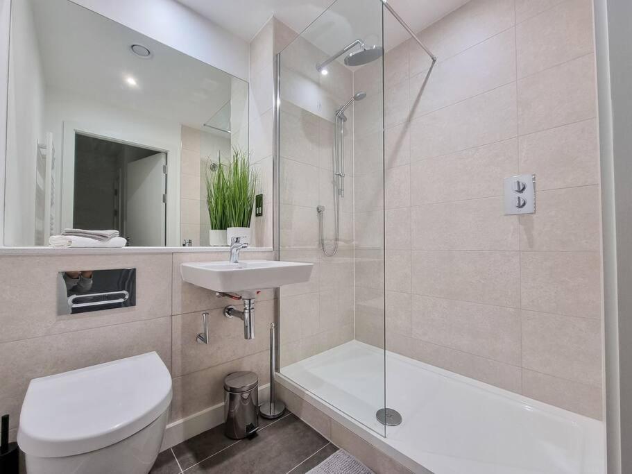 Stunning 4-Bedroom Townhouse With Free Parking Μάντσεστερ Εξωτερικό φωτογραφία