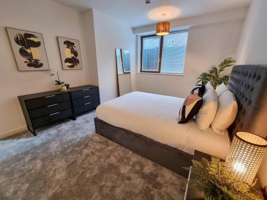 Stunning 4-Bedroom Townhouse With Free Parking Μάντσεστερ Εξωτερικό φωτογραφία