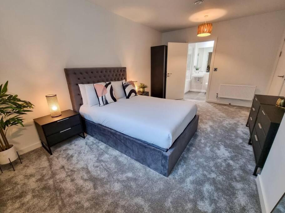 Stunning 4-Bedroom Townhouse With Free Parking Μάντσεστερ Εξωτερικό φωτογραφία