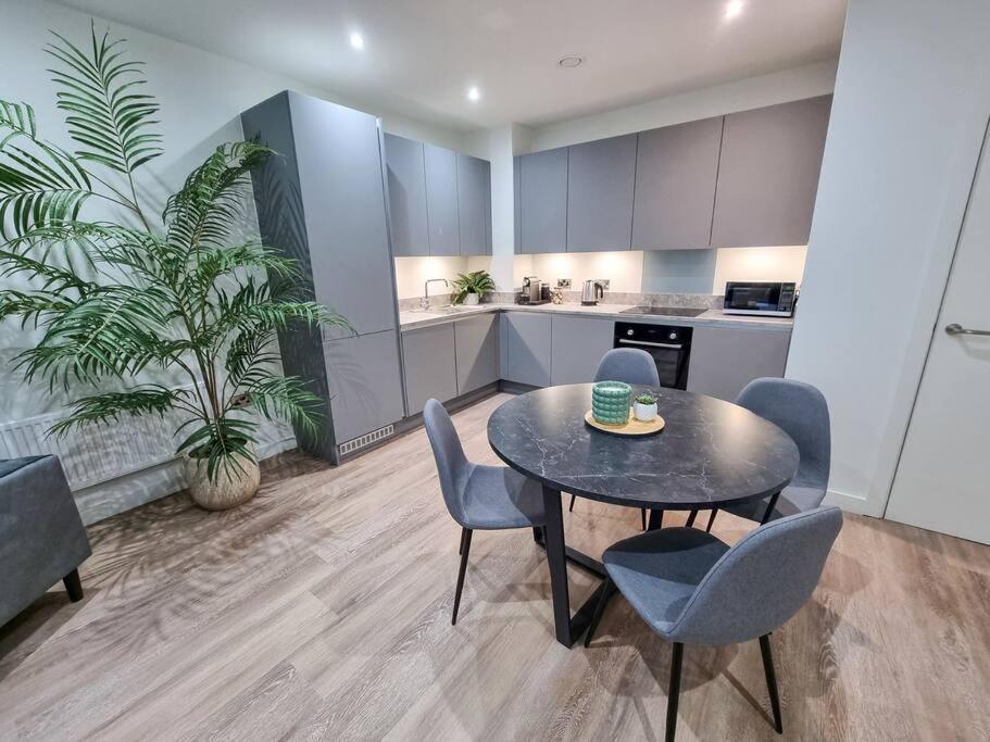 Stunning 4-Bedroom Townhouse With Free Parking Μάντσεστερ Εξωτερικό φωτογραφία