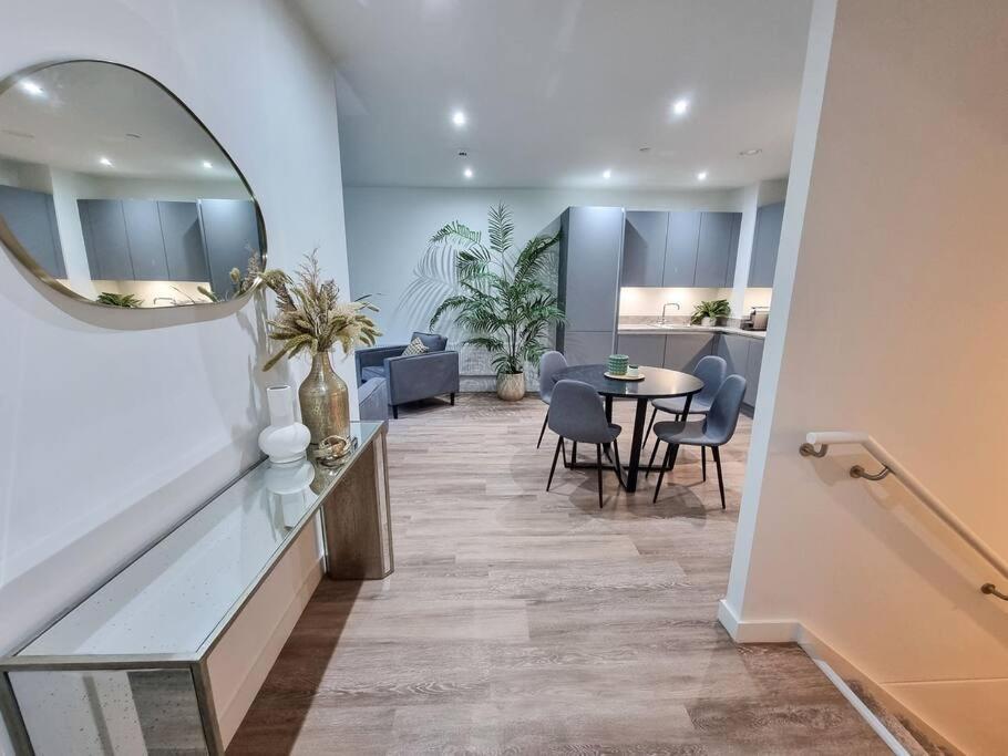 Stunning 4-Bedroom Townhouse With Free Parking Μάντσεστερ Εξωτερικό φωτογραφία